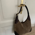 Rare vintage Coach bag from 2006 in suede and leather material. The bag is in a great condition.&nbsp;