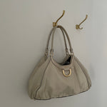 Beautiful white Gucci Abby shoulder bag with gold hardware. 