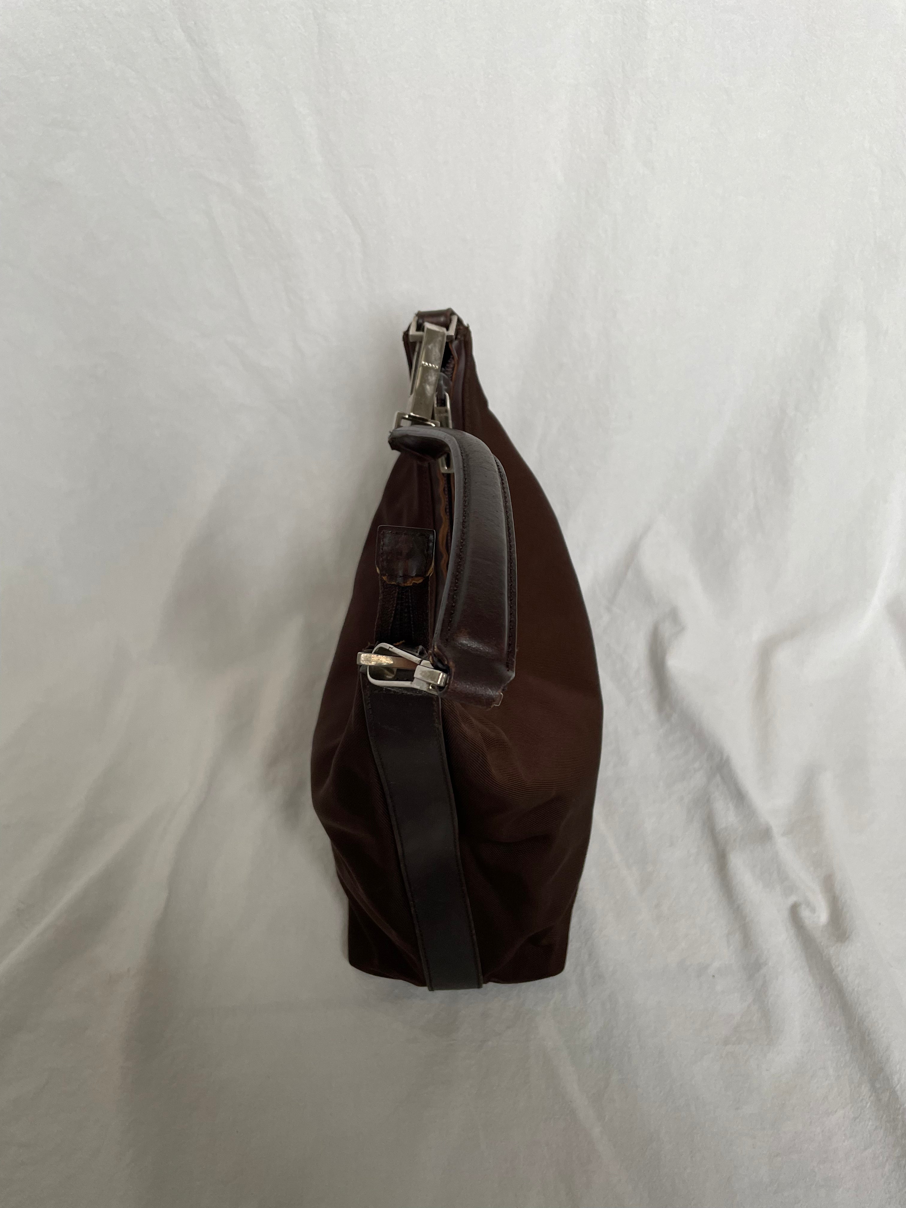 Vintage Gucci shoulder bag in brown nylon and leather with silver hardware. 