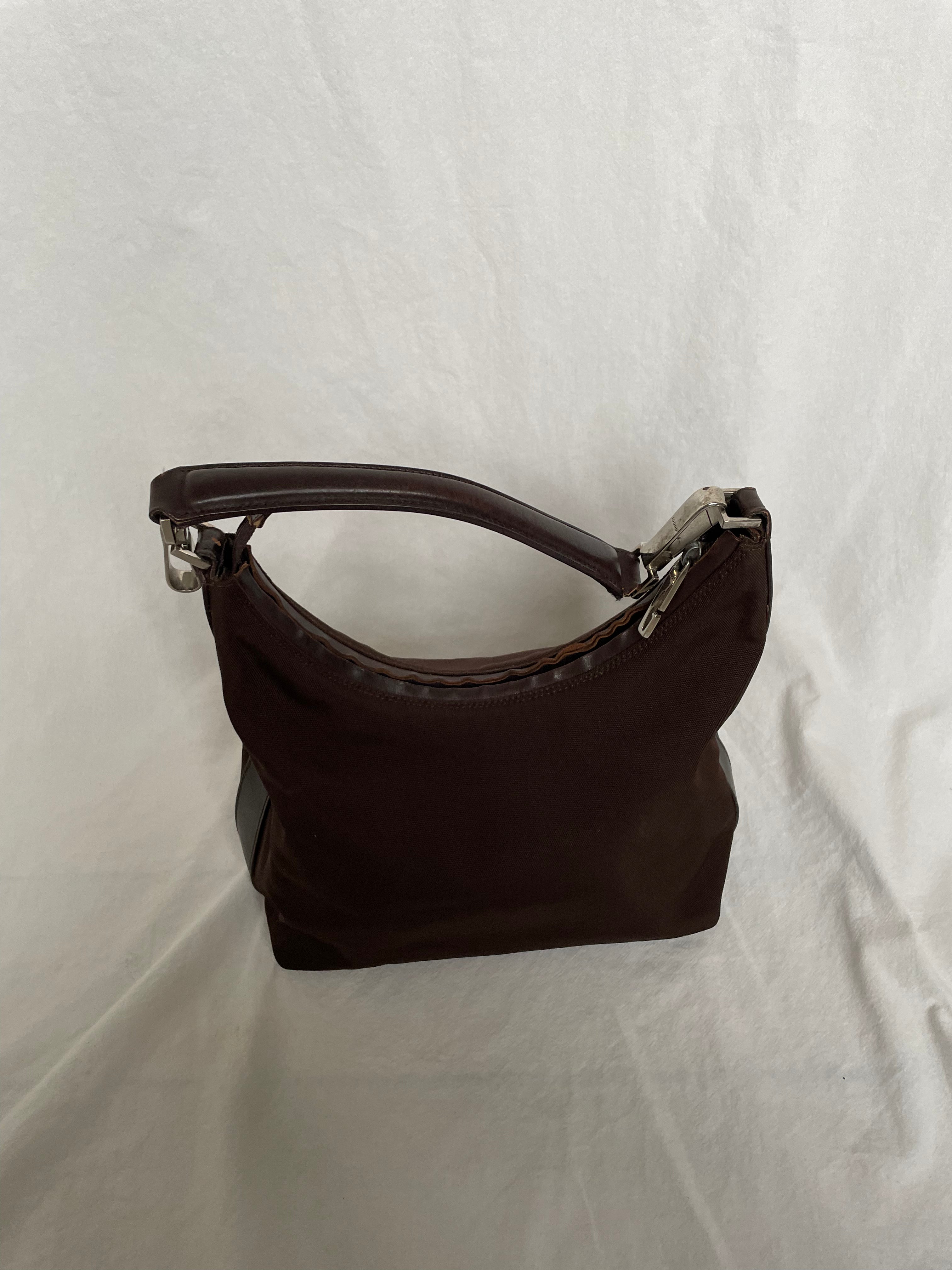 Vintage Gucci shoulder bag in brown nylon and leather with silver hardware. 