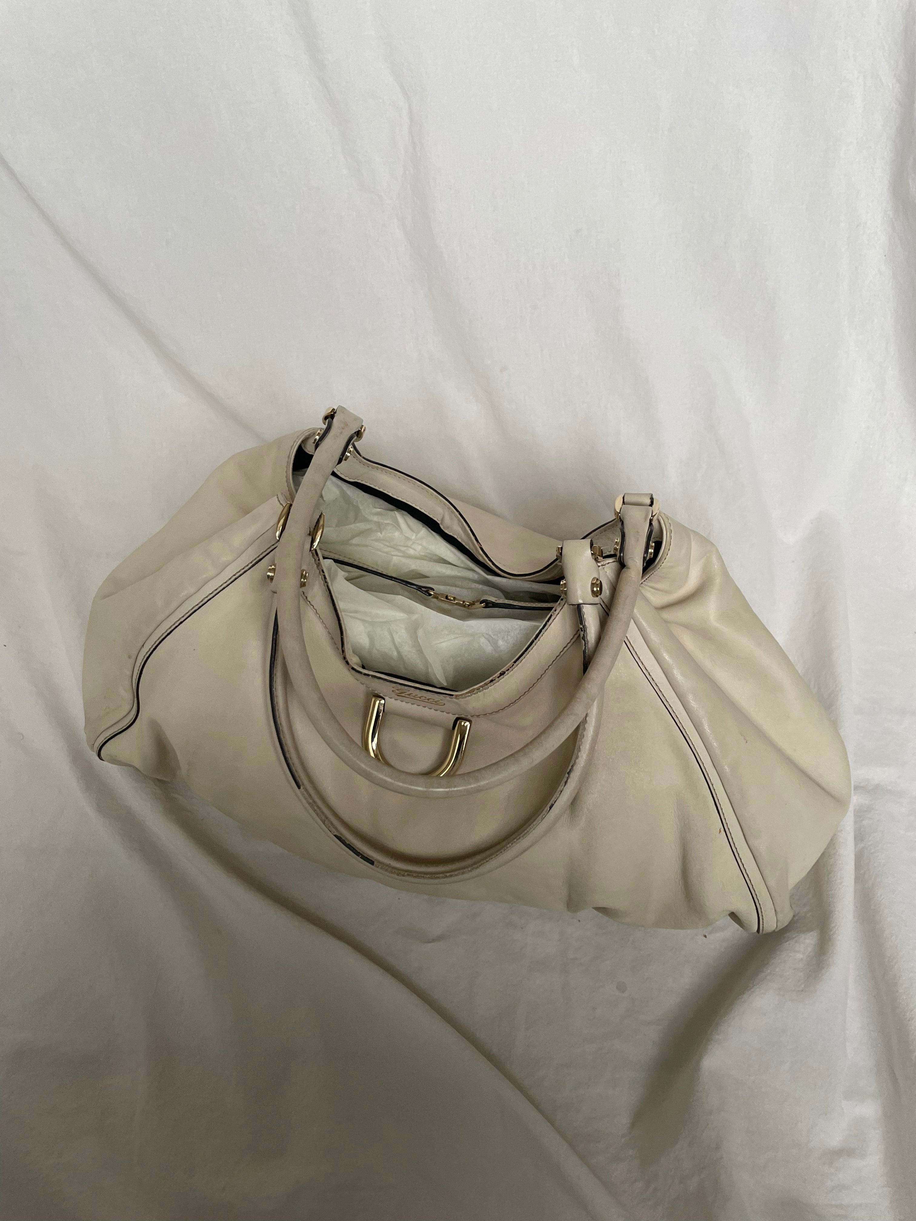 Beautiful white Gucci Abby shoulder bag with gold hardware. 