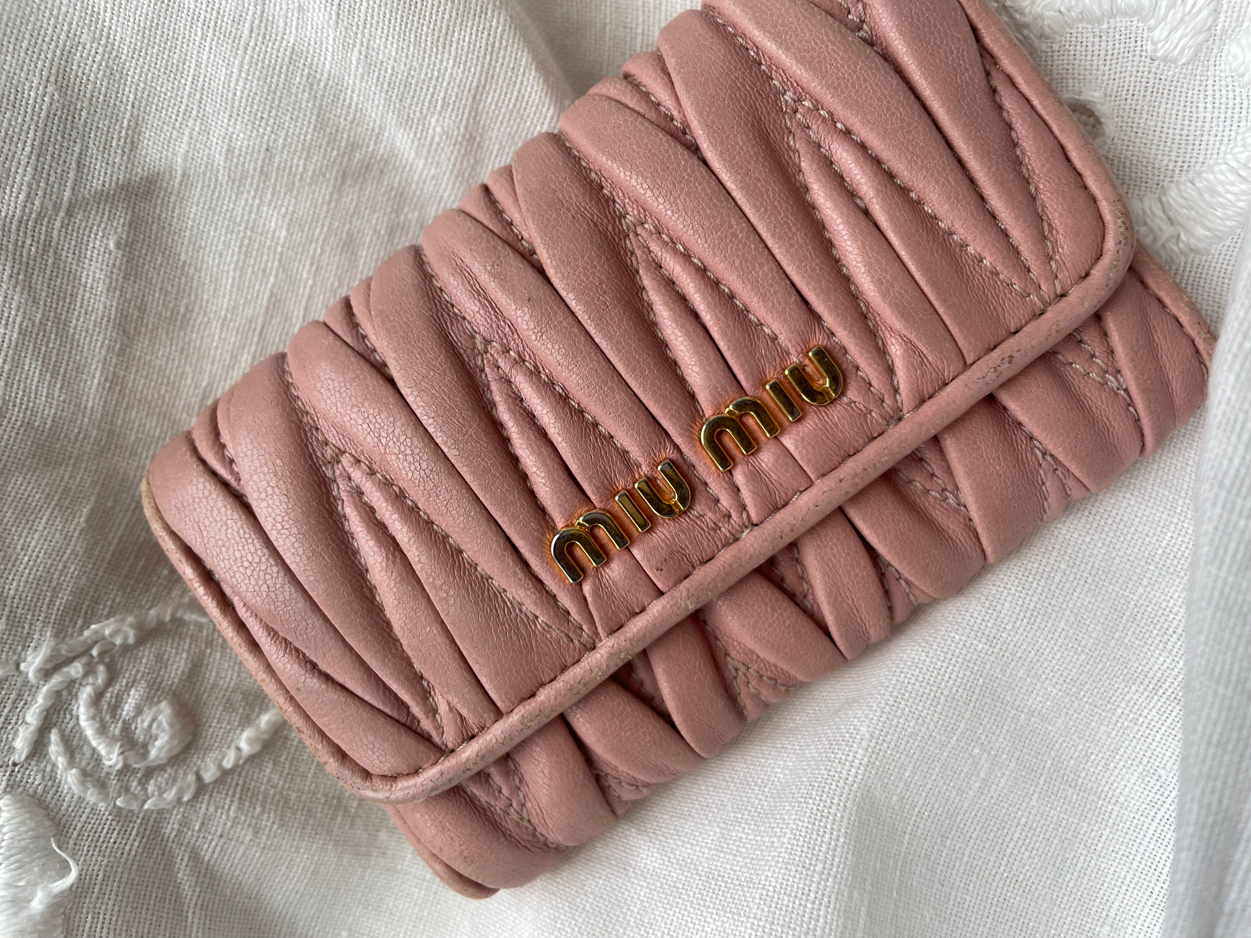 Miu Miu wallet in soft pink leather with a signature matelassé pattern.