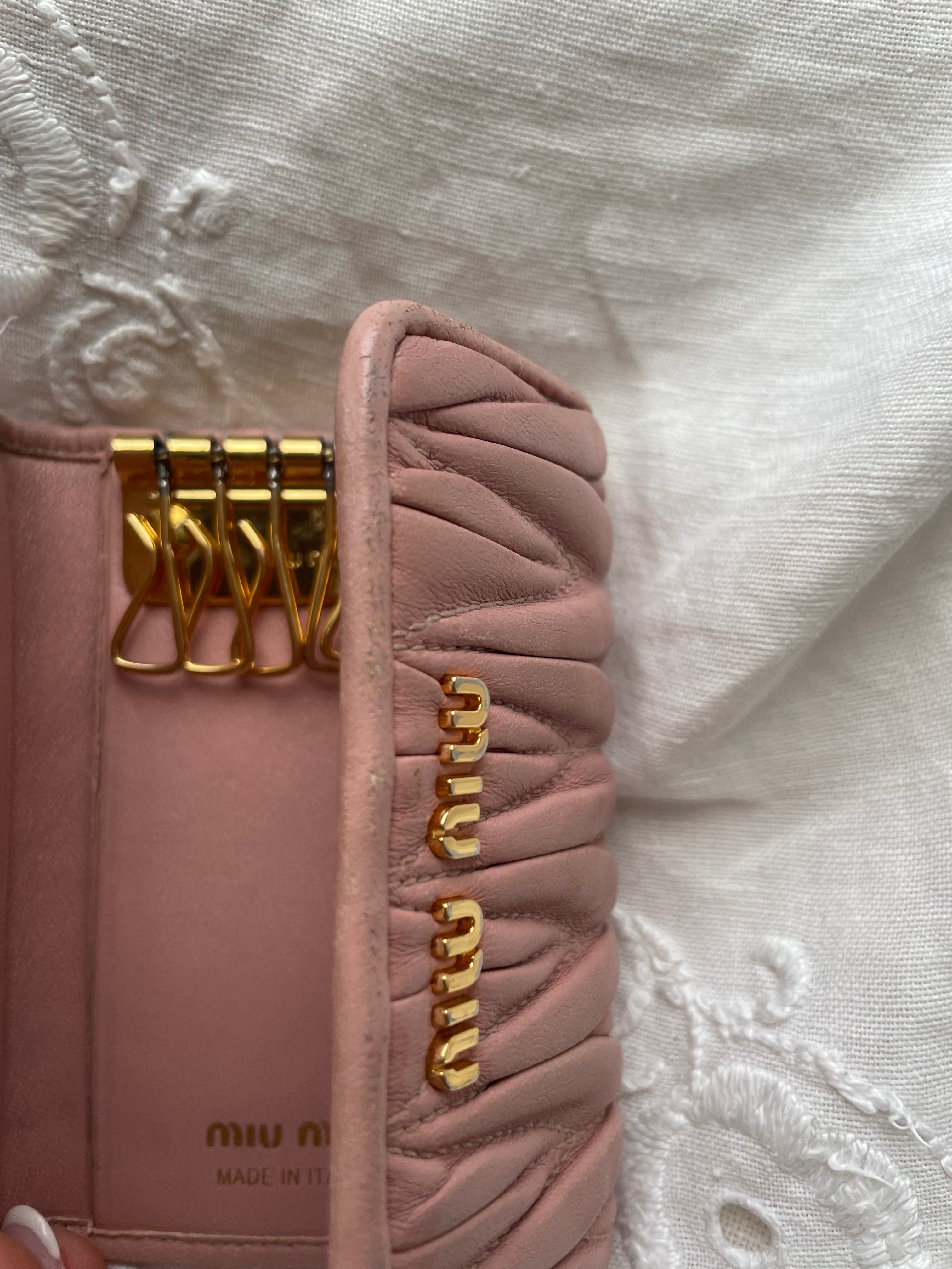 Miu Miu wallet in soft pink leather with a signature matelassé pattern.