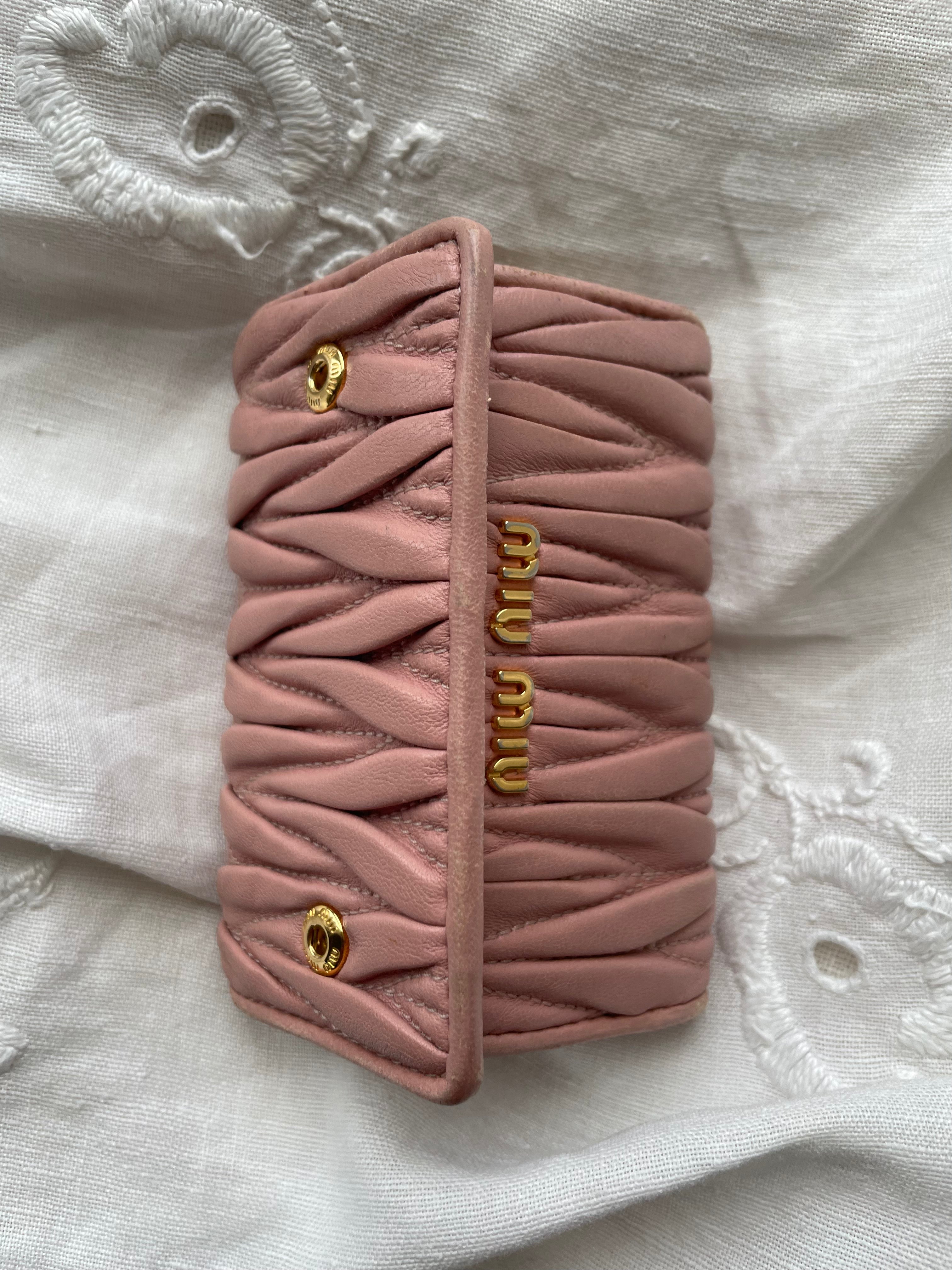 Miu Miu wallet in soft pink leather with a signature matelassé pattern.