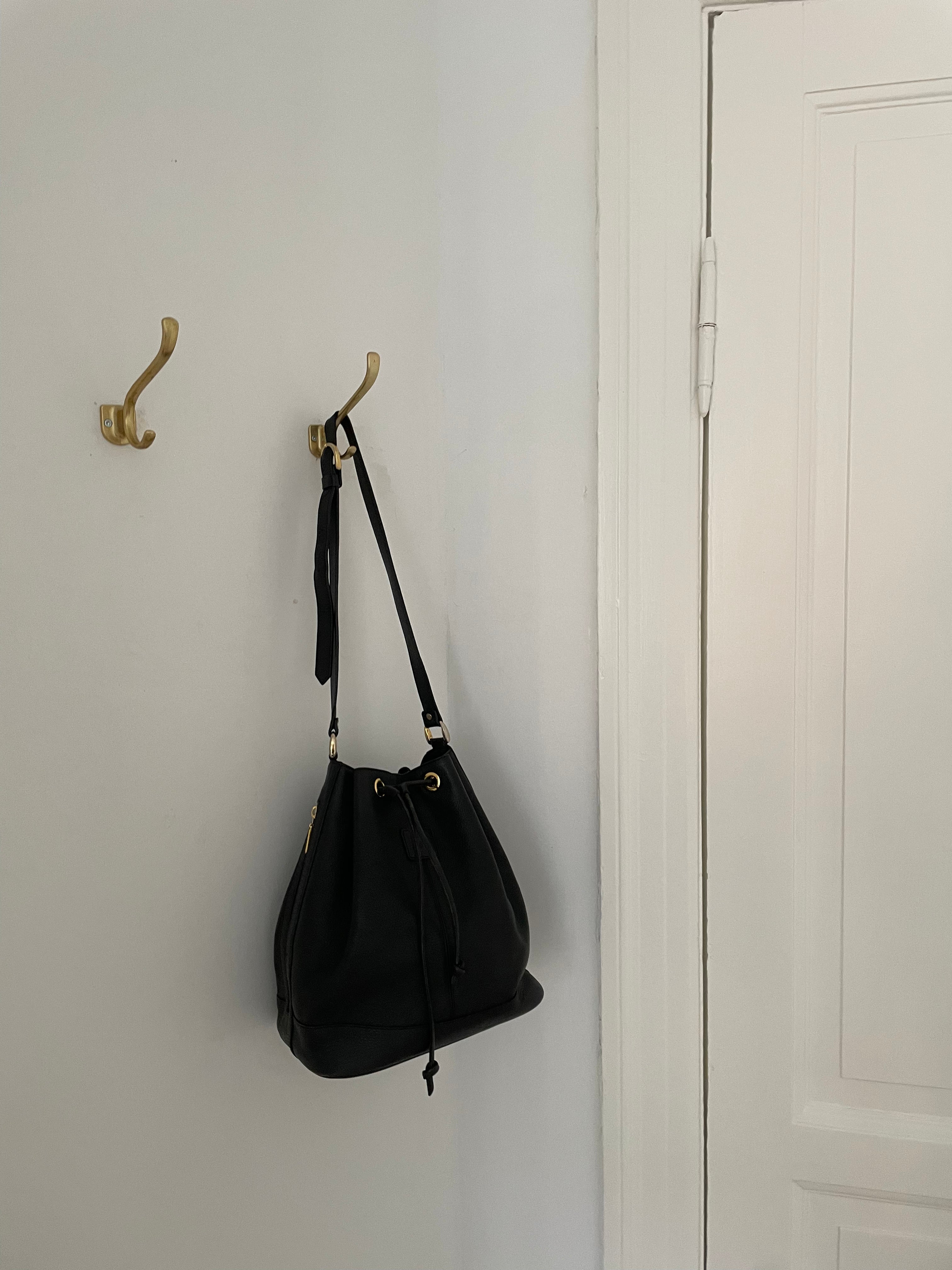 Vintage Burberrys bucket bag featuring signature canvas in the interior. The bag is overall in a good condition but the leather strap show signs of wear.&nbsp;